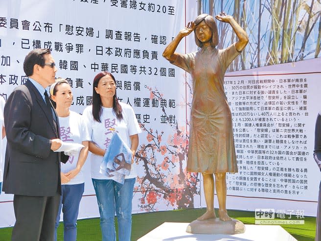 台灣首座慰安婦銅像14日在台南設立。（曹婷婷攝）