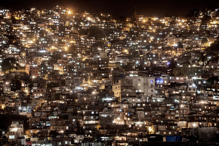 <p>A night view of the front side of the Shantytown of Rocinha, in Rio de Janeiro, Brazil, December 4, 2012.<br> (Photo: Rafael Fabrés) </p>