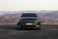 <p>Audi Q8 e-tron</p> 