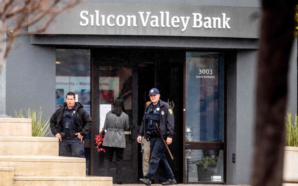 Police officers leave Silicon Valley Banks headquarters in Santa Clara, California - NOAH BERGER/AFP via Getty Images
