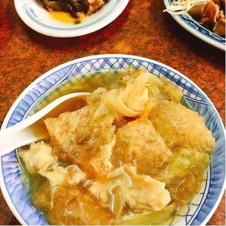 「煌明假魚肚」店內招牌假魚肚羹。（圖／翻攝自臉書社團北港好吃好玩好所在。）