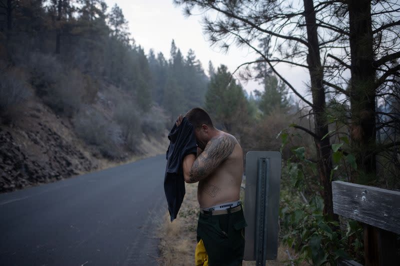 The Wider Image: Oregon inmates find redemption in fighting wildfires