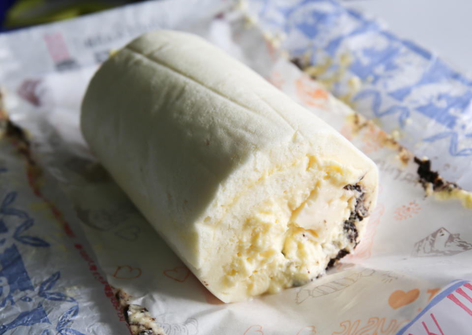 xiao gege snowball mochi - white rabbit swiss roll