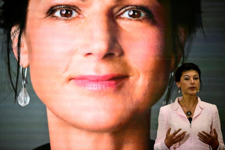 Das Bündnis Sahra Wagenknecht setzt in seiner Kampagne für die Europawahl am 9. Juni ganz auf die Zugkraft seiner Namensgeberin. Im Wahlkampf werden zahlreiche Großplakate mit dem Konterfei Wagenknechts plakatiert, die das BSW am Mittwoch vorstellte. (Tobias SCHWARZ)