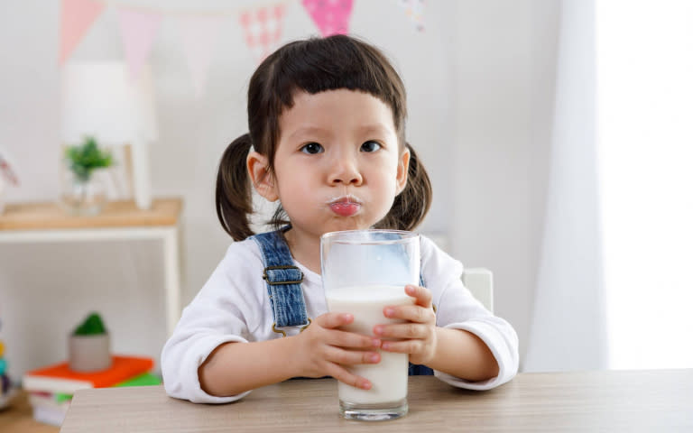 現在上電商訂購小農鮮奶趨勢正流行，奧丁丁市集分享開學季小農鮮奶家庭訂單成長6成多。（圖／shutterstock提供）
