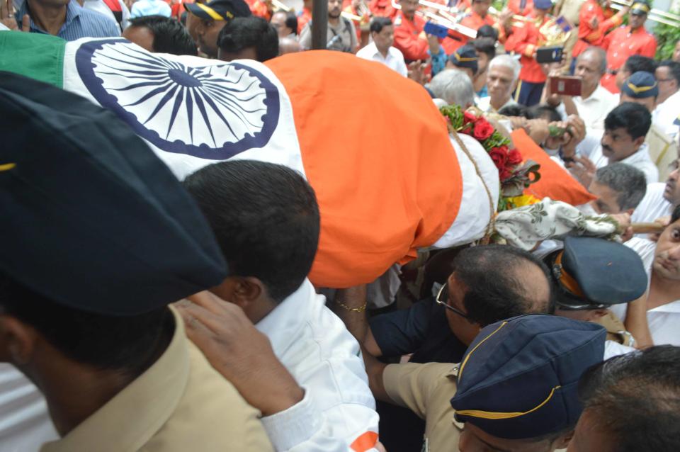 <p>Cricketers and family members pay their last respects to former Indian captain Ajit Wadekar, who passed away after a prolonged illness in Mumbai. </p>