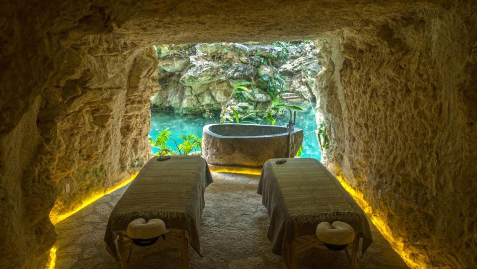 El hermoso Spa Muluk, santuario esculpido entre cuevas de piedra caliza, cuenta con un circuito saunas, baños de vapor e hidroterapia.