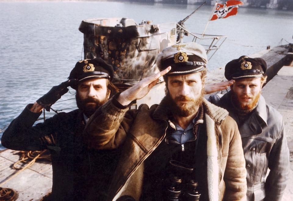 <p>Dem Theaterschauspieler Klaus Wennemann (Bild links), der einst mit Prochnow (Mitte) die Schauspielschule besucht hatte, gelang mit "Das Boot" ebenfalls der Durchbruch beim Film. (Bild: ARD / Degeto)</p> 