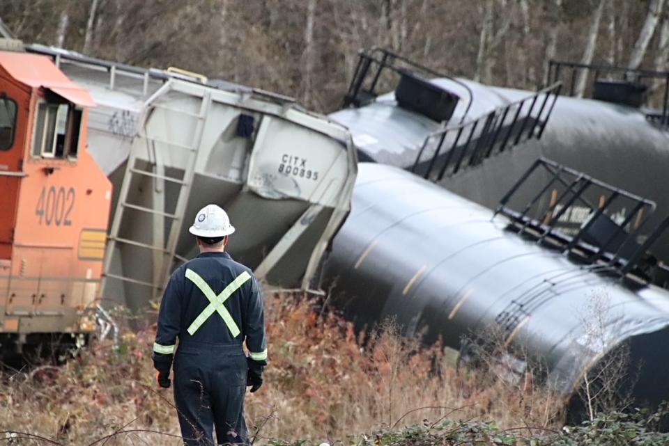 A BNSF Railway spokesperson said that no hazardous materials were compromised as a result of the derailment.