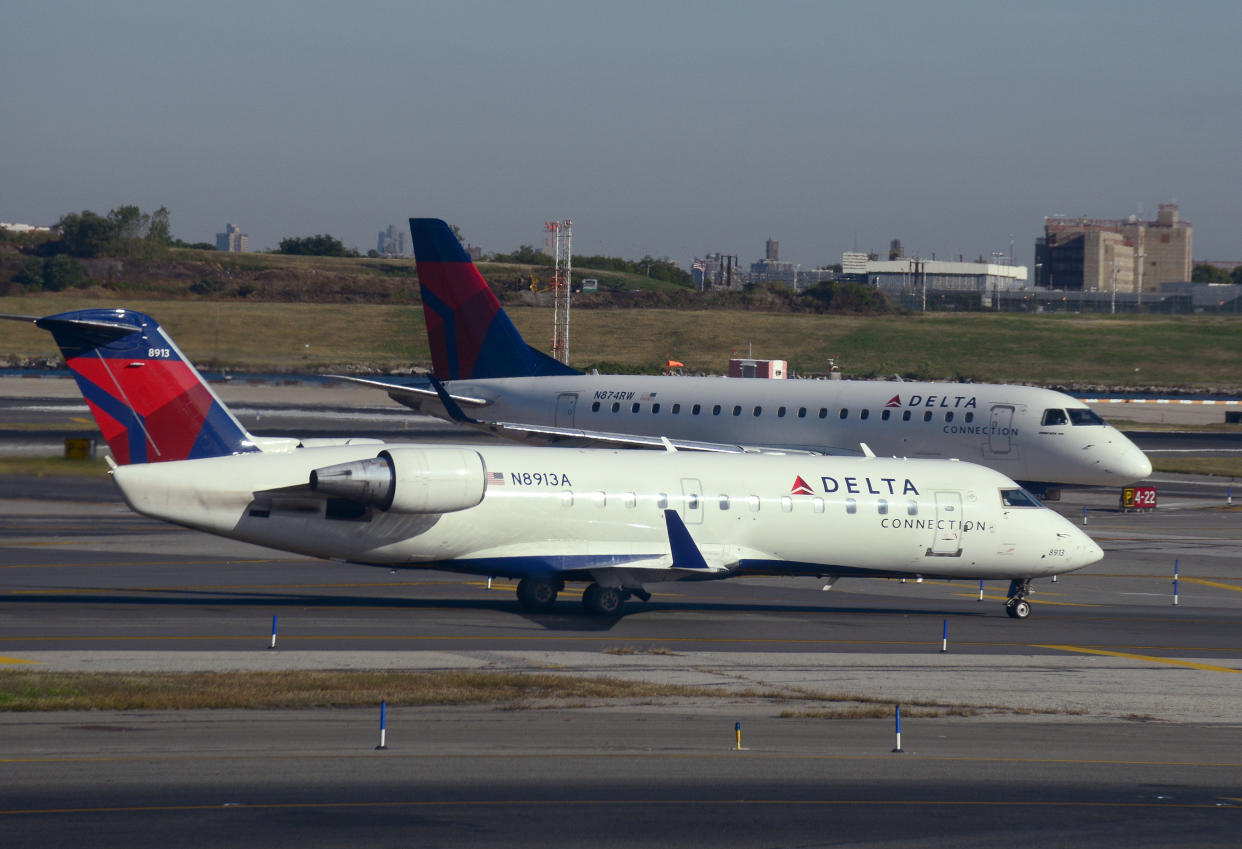 Two Delta airplanes (Photo: Robert Alexander via Getty Images)