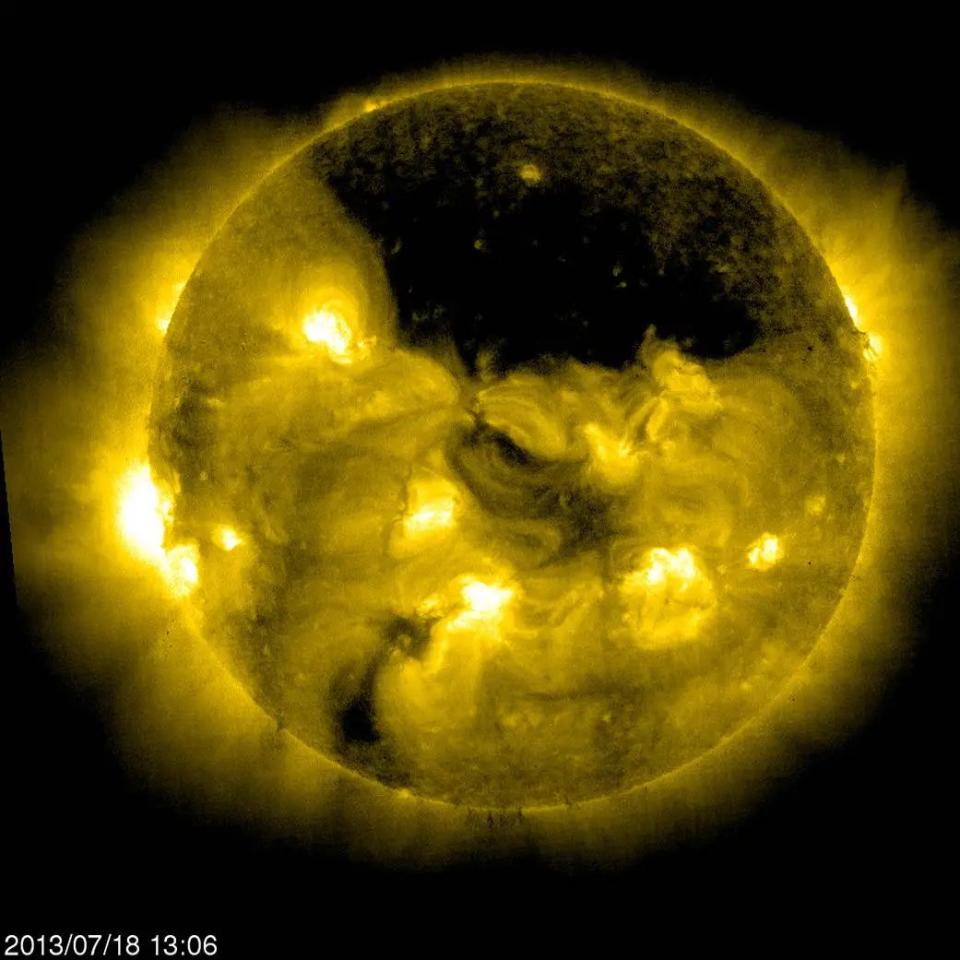 Gran agujero coronal sobre el polo norte del Sol captado por SDO el 18 de junio de 2013 | SDO/NASA