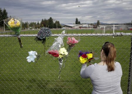 Visitors leave flowers the day after a shooting at Marysville-Pilchuck High School in Marysville, Washington October 25, 2014. REUTERS/Jason Redmond