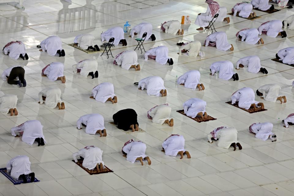 Las celebraciones de Ramadán en Arabia Saudí han hecho que se relaje el confinamiento. (Photo by STR / AFP) (Photo by STR/AFP via Getty Images)