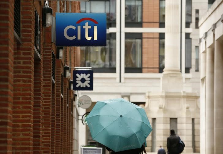 People walk past a Citibank branch in the City of London November 12, 2014. REUTERS/Stefan Wermuth