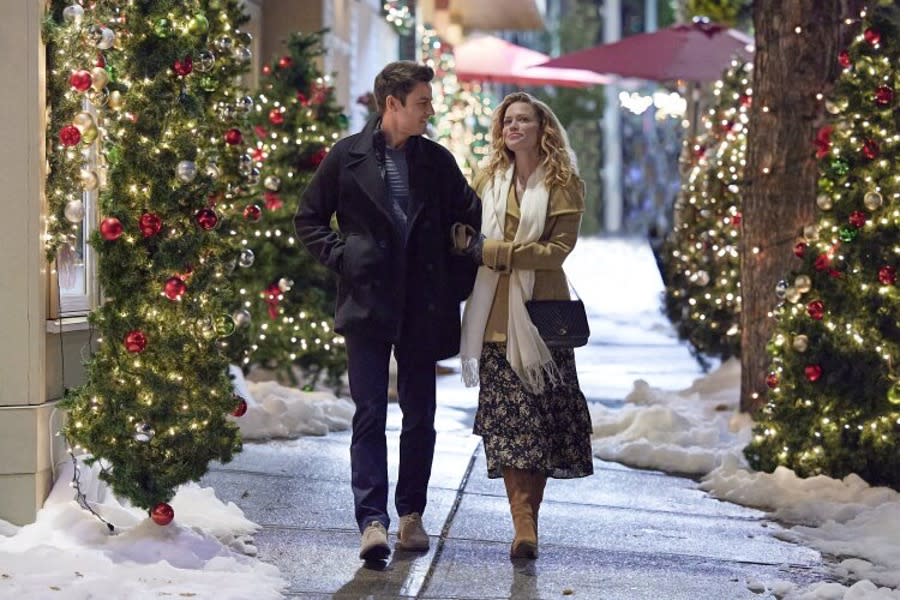 <span><span>Tyler Hynes and Bethany Joy Lenz in <em>An Unexpected Christmas</em></span></span>