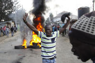 <p>Supporters of Kenyan opposition leader and presidential candidate, Raila Odinga, demonstrate blocking roads with burning tyres in the Kibera slum area in Nairobi, Kenya. Wednesday Aug. 9, 2017. Odinga says hackers infiltrated the database of the country’s election commission and manipulated the results. Early results show President Uhuru Kenyatta with a wide lead over Odinga. (Photo: Khalil Senosi/AP) </p>