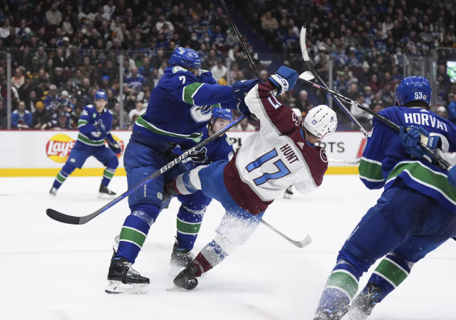 Andrei Kuzmenko scores twice, Canucks beat Avalanche 4-2 - The San