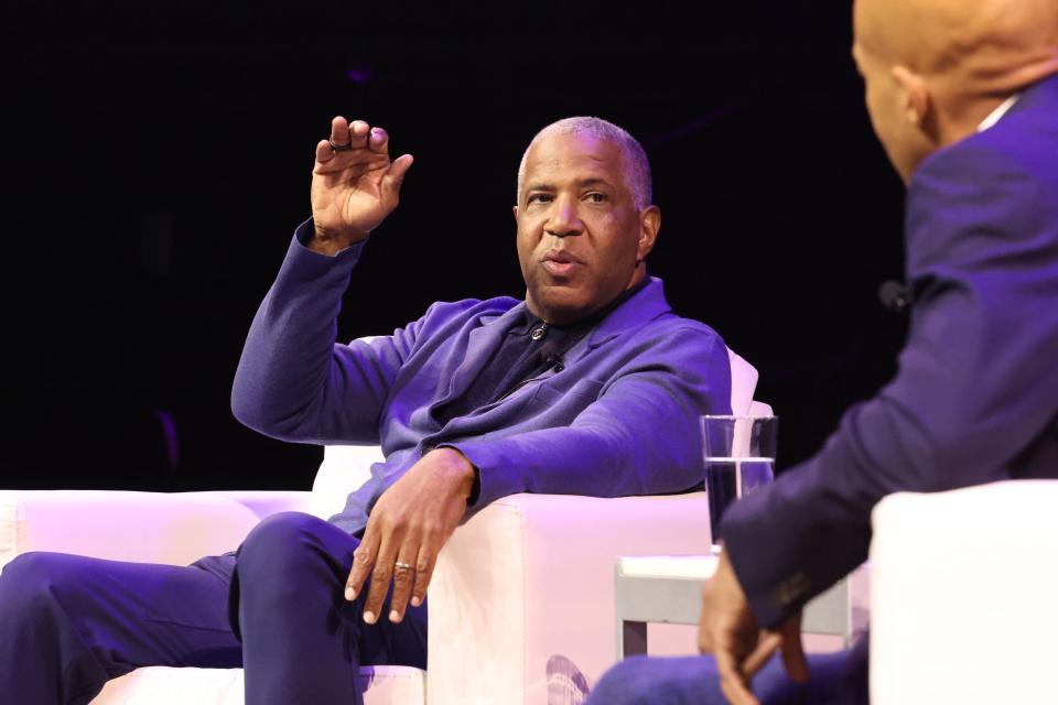 El fundador, presidente y director ejecutivo de Vista Equity Partners, Robert F. Smith, asiste a la Etapa de Innovación de la Conferencia Afrotech 2023, el 2 de noviembre de 2023 en Austin, Texas. (Foto de Robin L Marshall/Getty Images para AfroTech)