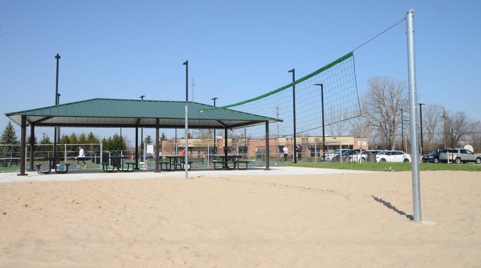 Cairns Park has a sand volleyball court.