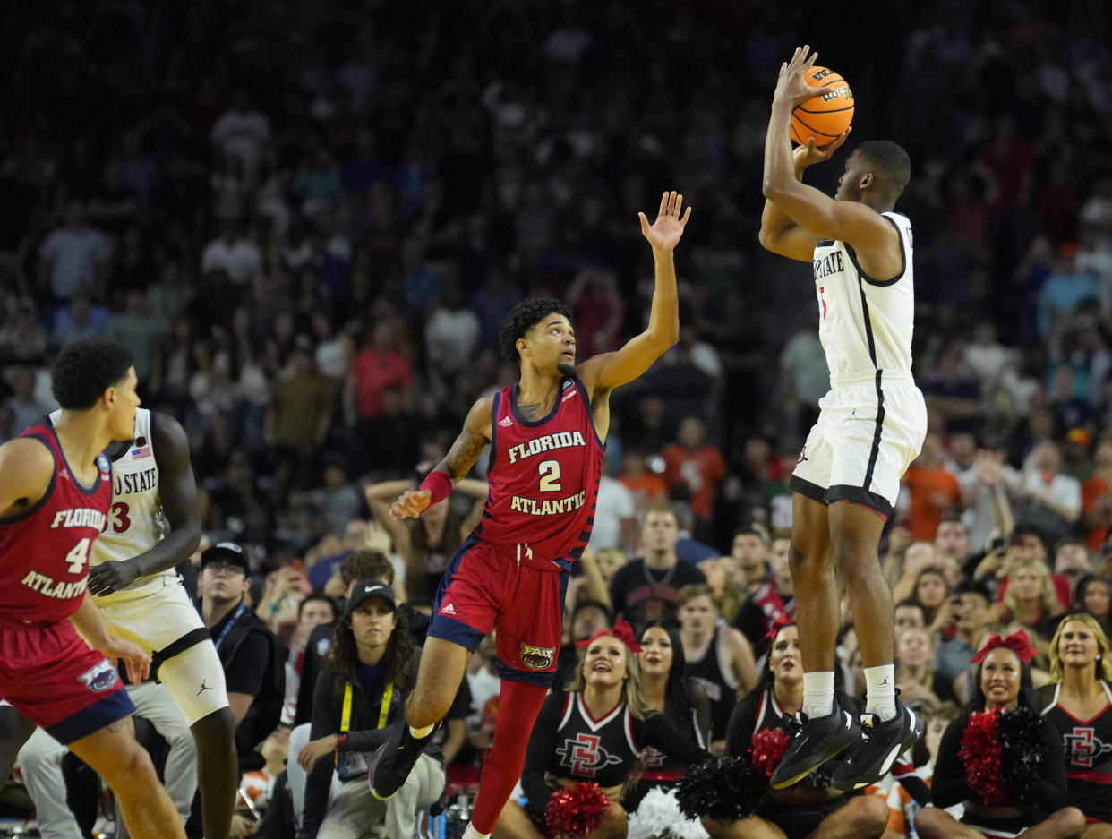 San Diego State Aztecs guard Lamont Butler (5) scores the game-winning basket against Florida Atlantic in the Final Four. (Photo: Robert Deutsch-USA TODAY Sports)