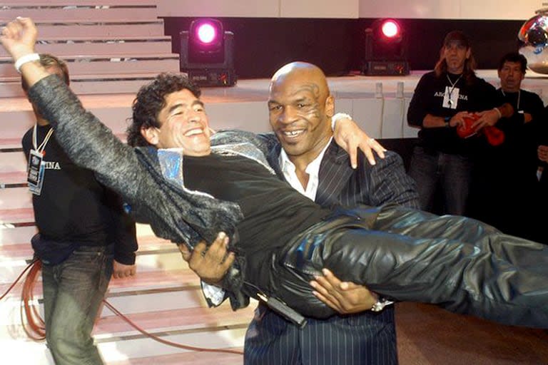 Mike Tyson estuvo en la última emisión de La noche del 10, programa que condujo Diego Maradona en 2005