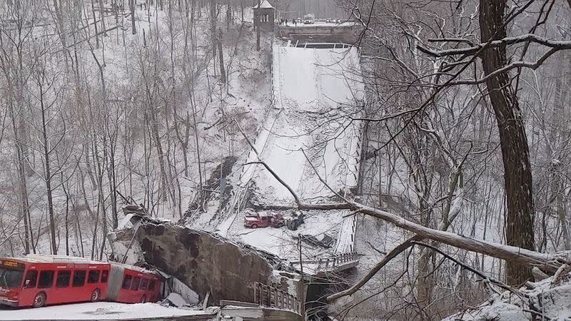 Bridge collapse in Pittsburgh