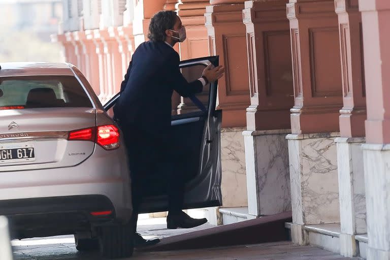 Ministros y funcionarios llega a Casa Rosada