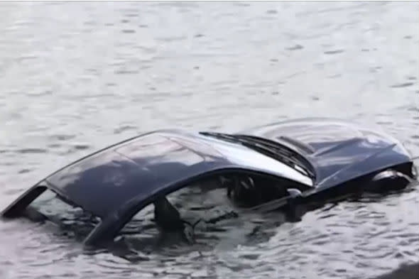 BMW M3 crashes into sea