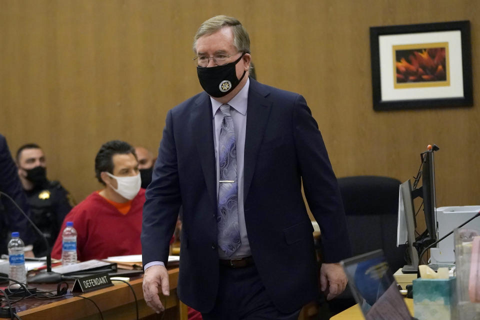 David Harris, of the Stanislaus County District Attorney's Office, foreground, walks in front of Scott Peterson during a hearing at the San Mateo County Superior Court in Redwood City, Calif., Monday, Feb. 28, 2022. (AP Photo/Jeff Chiu, Pool)