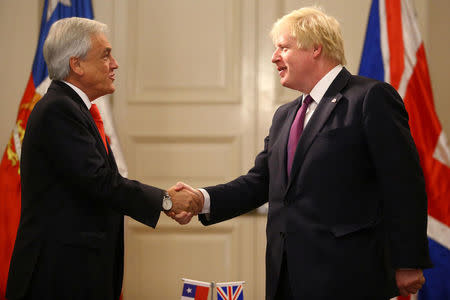 Chile's President Sebastian Pinera and Britain's Foreign Minister Boris Johnson meet in Santiago, Chile, May 23, 2018. REUTERS/Ivan Alvarado