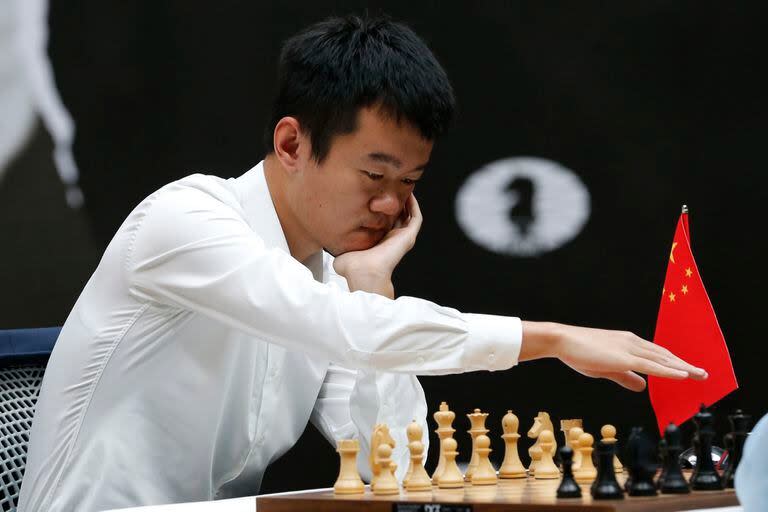 El chino Ding Liren no mostró su estatura de campeón del mundo tras su inactividad