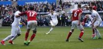 Britain Football Soccer - Swansea City v Middlesbrough - Premier League - Liberty Stadium - 2/4/17 Swansea City's Gylfi Sigurdsson shoots at goal Action Images via Reuters / Andrew Boyers Livepic