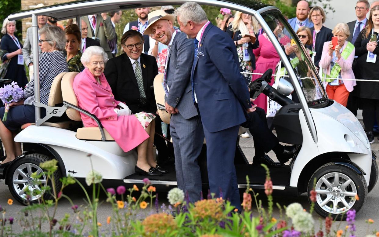 The Queen makes a surprise visit to the Chelsea Flower Show - Paul Grover for The Telegraph