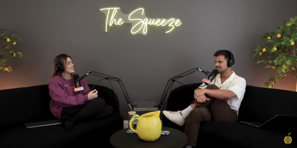 Tay and Taylor Lautner talking on "The Squeeze"