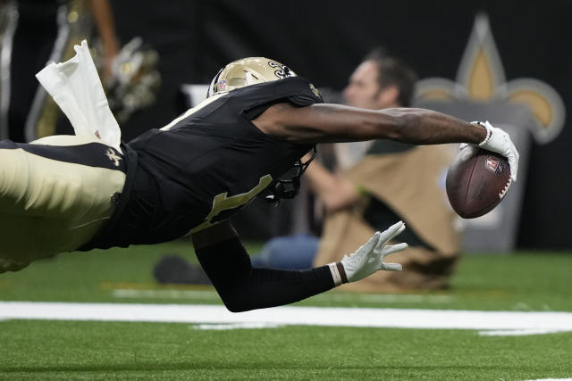 Derek Carr throws a TD pass in his Saints debut, a 26-24 preseason