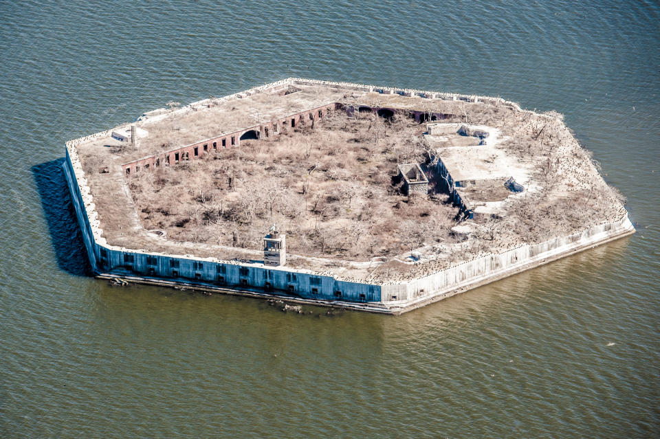 El Departamento de Guerra de Estados Unidos construyó esta isla artificial en 1848 en mitad del río Patapsco para proteger la ciudad de Baltimore. Después quedó abandonada y actualmente Fort Carroll se vende por 31.500 dólares. Eso sí, con la condición de restaurar la antigua fortaleza. (Foto: Getty Images).