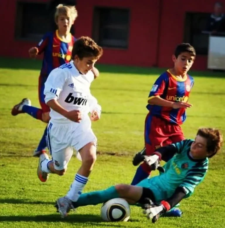 A los 11 años se probó en el Real Madrid, que no se lo quedó por la edad.