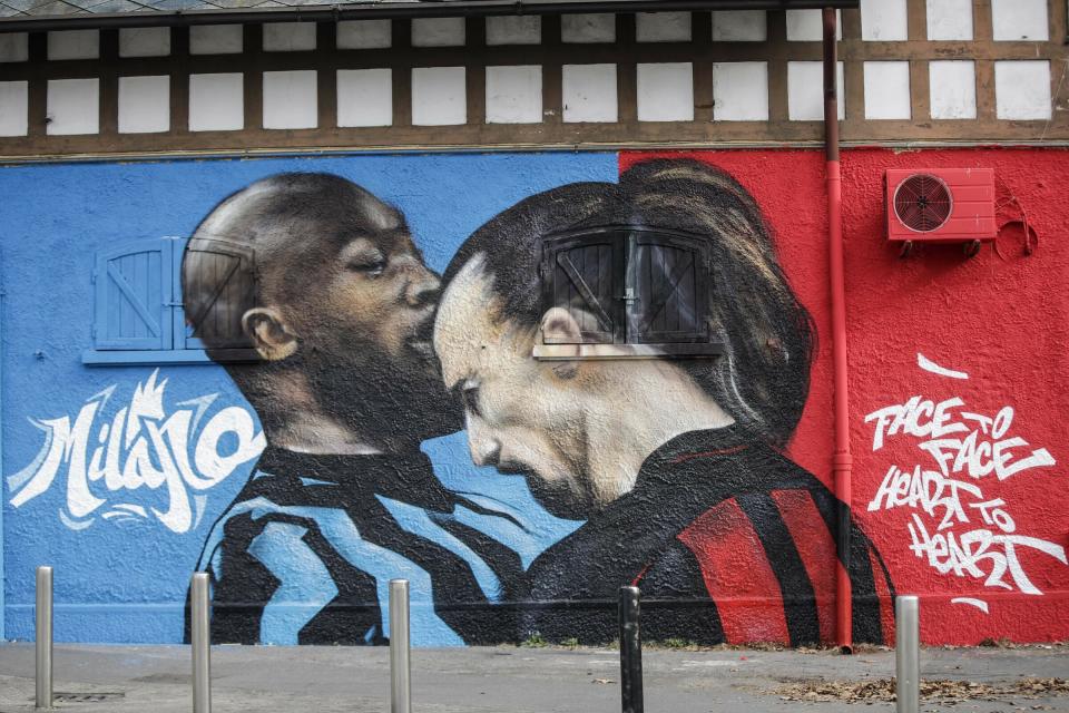 "Faccia a faccia, cuore a cuore": l'opera di street art su Lukaku e Ibrahimovic 