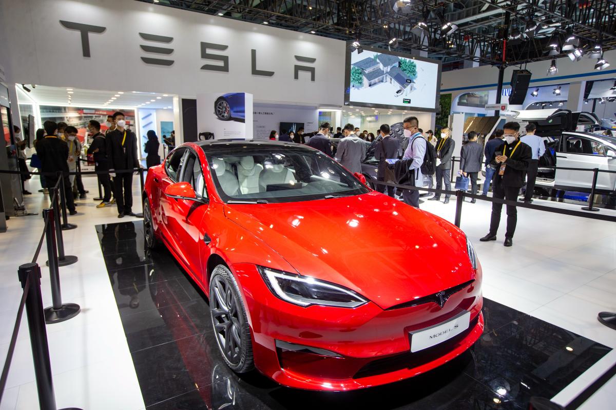 Tesla roundup: Here's what's moving the stock higher today