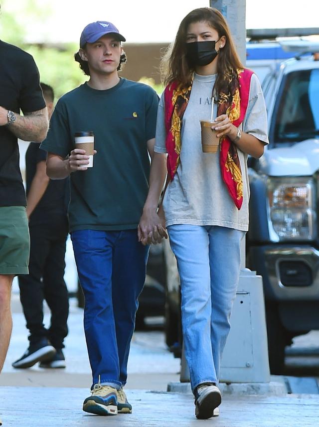 Twitter's favourite celebrity couple Zendaya and Tom Holland hold