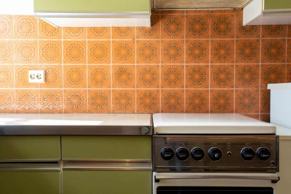 retro-orange-and-green-kitchen-with-metalic-accents-on-cabinets