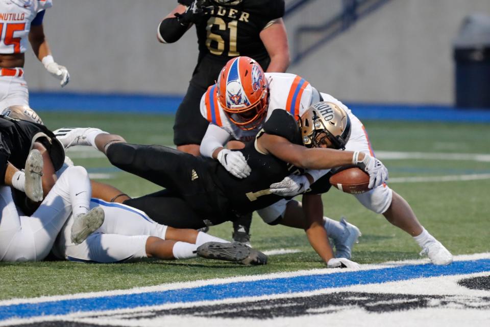 RiderÕs Anquan Willis reaches across the end zone to score against CanutilloÕs Chris Solis (71) November 26, 2021 at Grande Communications Stadium in Midland.