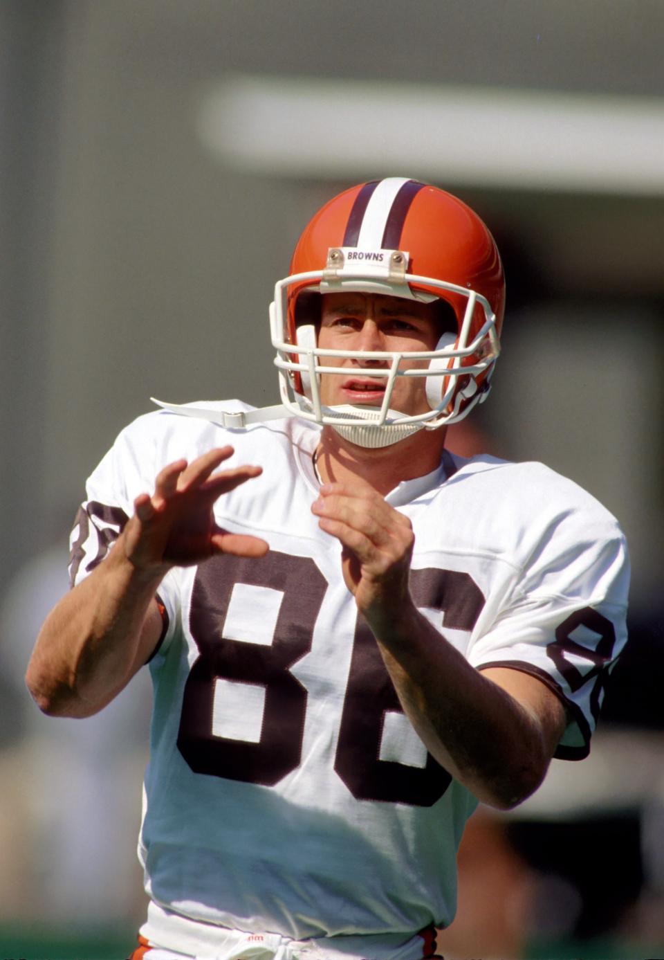 Browns receiver Brian Brennan warms up before a game against the Bengals at Riverfront Stadium in Cincinnati, Sept. 25, 1988.