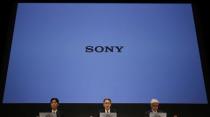 Sony Corp's President and Chief Executive Officer Kazuo Hirai (C), Chief Financial Officer Masaru Kato (R) and Senior Vice President Shiro Kambe attend a news conference at the company's headquarters in Tokyo February 6, 2014. REUTERS/Toru Hanai