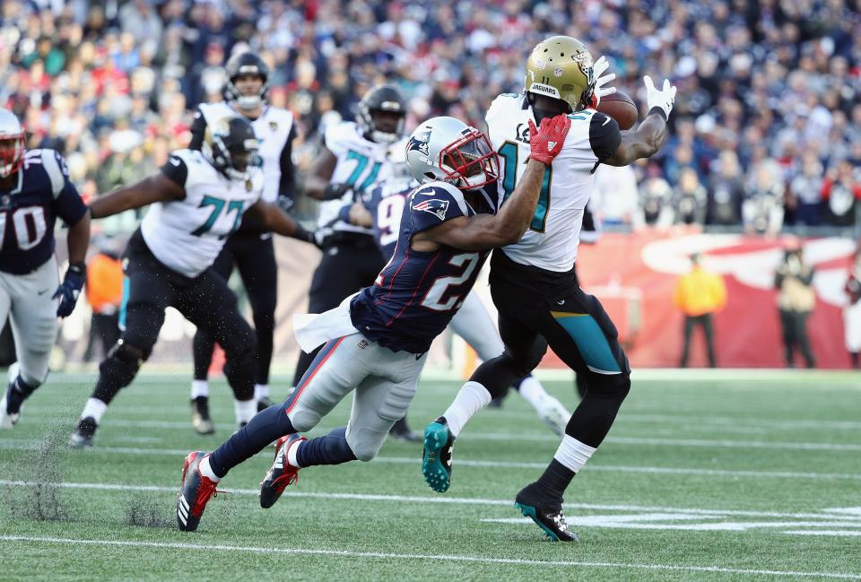 <p>FOXBOROUGH, MA - JANUARY 21: Marqise Lee #11 of the Jacksonville Jaguars is defended by Malcolm Butler #21 of the New England Patriots after a catch in the first quarter during the AFC Championship Game at Gillette Stadium. </p>