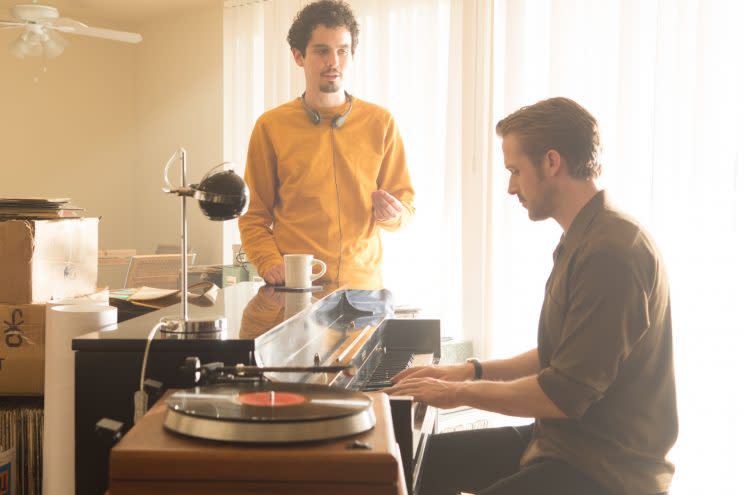 La La Land director Daminen Chazelle (l) and star Ryan Gosling. (Photo: Lions Gate/Courtesy Everett Collection)