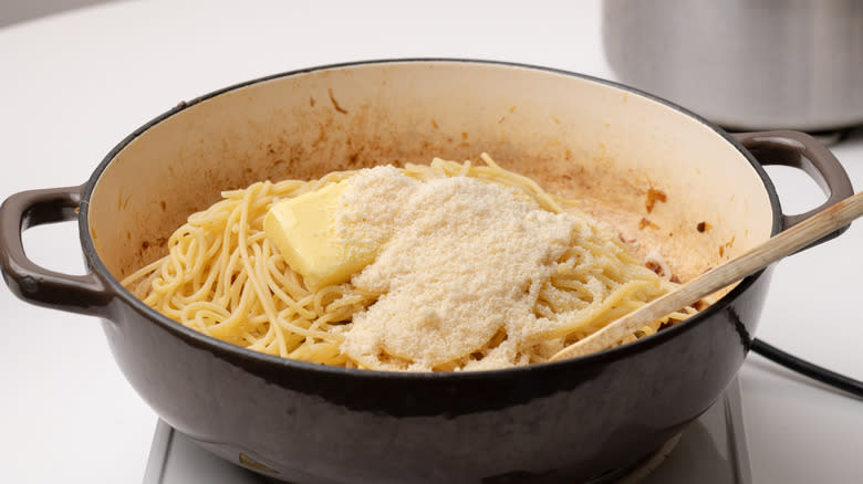 spaghetti with butter and Parmesan 