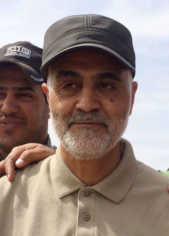 FOTO DE ARCHIVO: El general de la Guardia Revolucionaria de Irán, Qassem Soleimani, en Tal Ksaiba