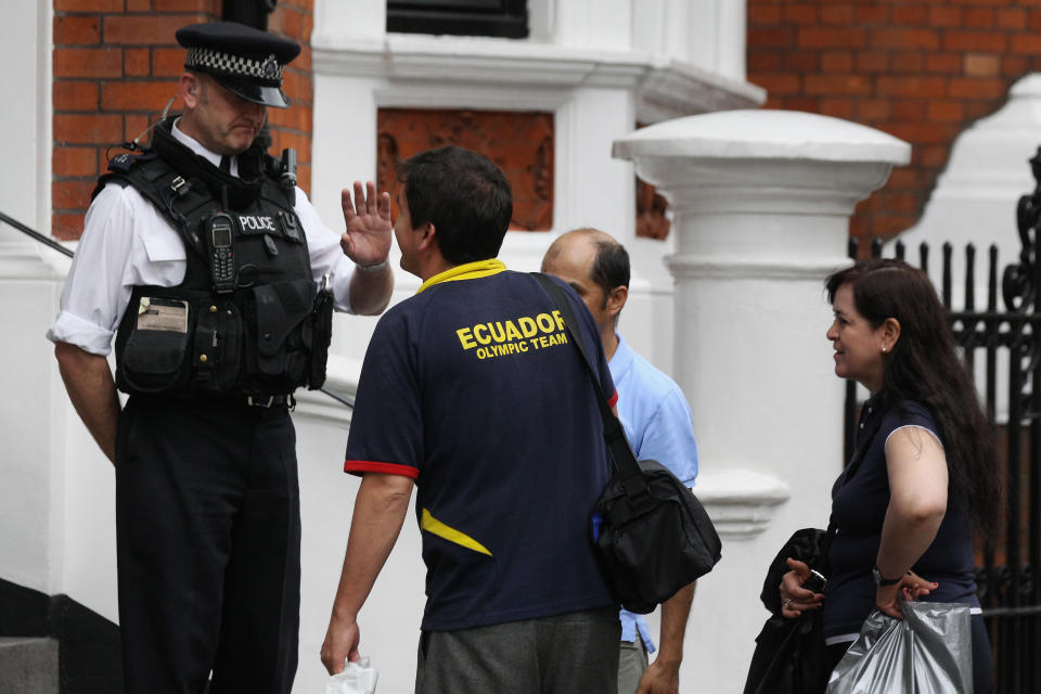 LONDON, ENGLAND - AUGUST 15: Police stand guard outside the Ecuadorian Embassy where Julian Assange, the founder of the WikiLeaks website, is seeking asylum on August 15, 2012 in London, England. Mr Assange has been living inside Ecuador's London embassy since June 19, 2012 after requesting political asylum whilst facing extradition to Sweden to face allegations of sexual assault. According to officials within Ecuador's government, Assange is to be granted asylum. (Photo by Oli Scarff/Getty Images)