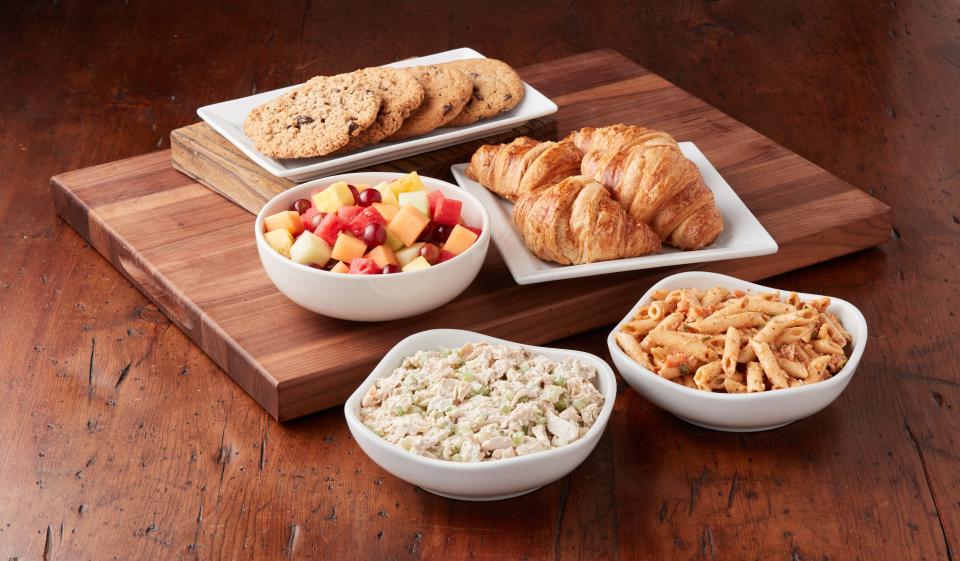 The la Madeleine Picnic Lunch Pack is available for Memorial Day Weekend.